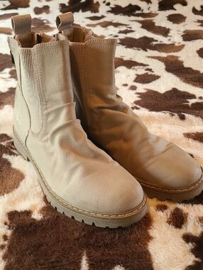 Blowfish Chelsea Boots in Light Beige - Casual Slip-On Bootie